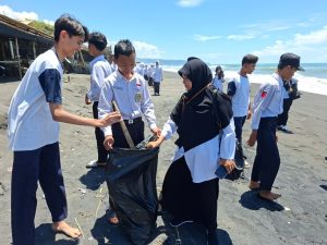 Edukasi Peduli Lingkungan, Tim Literasi Matsasaba Laksanakan Aksi Pungut Sampah
